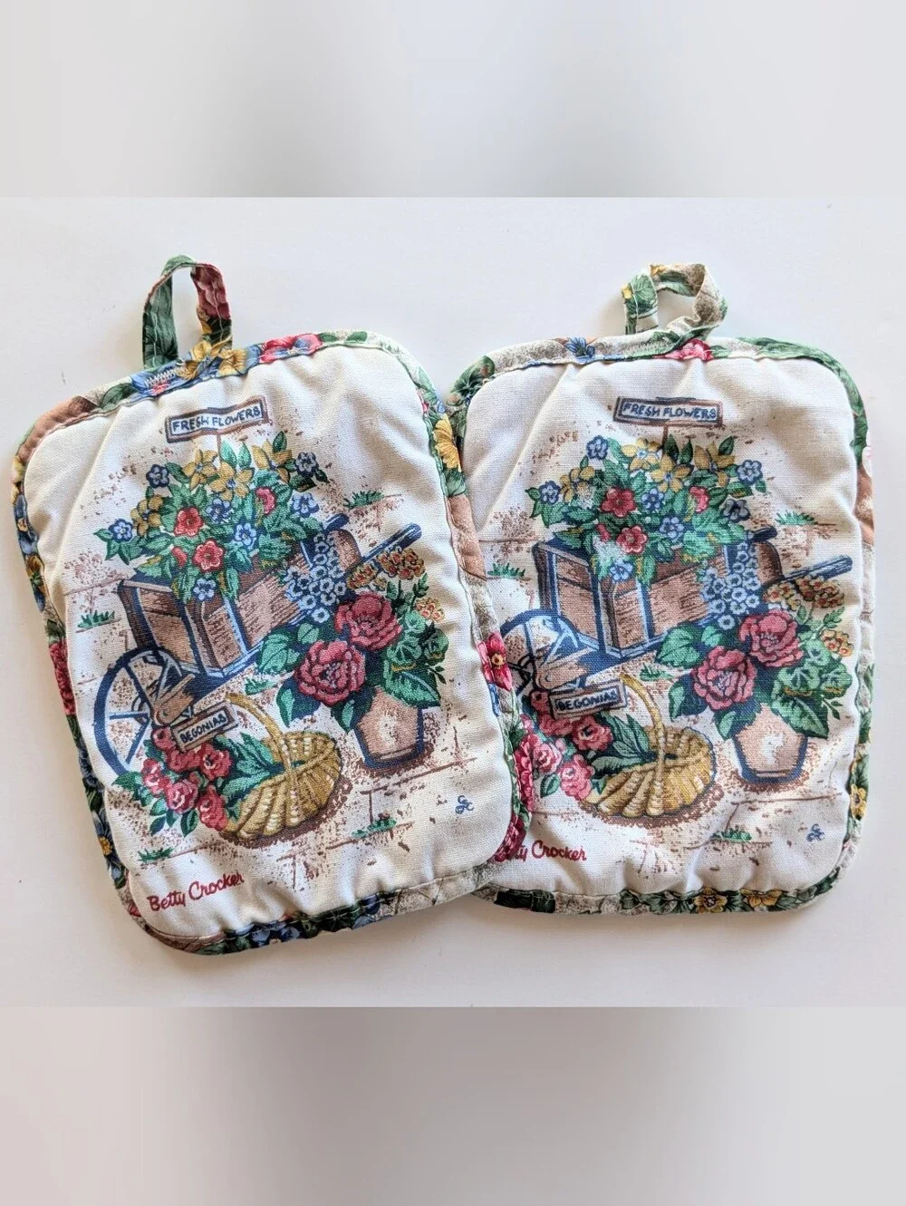 Vintage Betty Crocker Floral Potholder Set